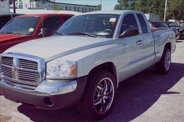 Dodge Dakota SLT Pickup