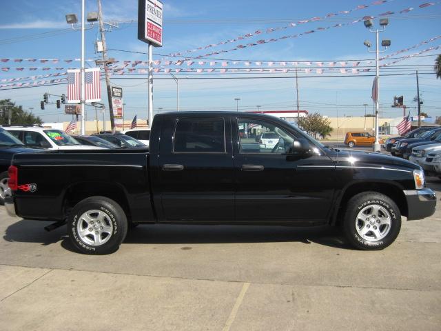 Dodge Dakota SLT Pickup