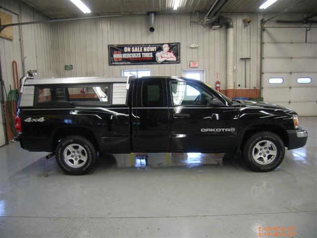 Dodge Dakota SLT Pickup