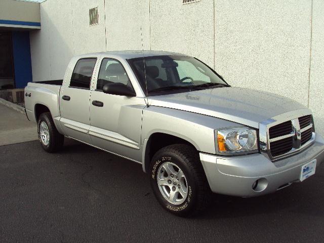 Dodge Dakota SLT Pickup