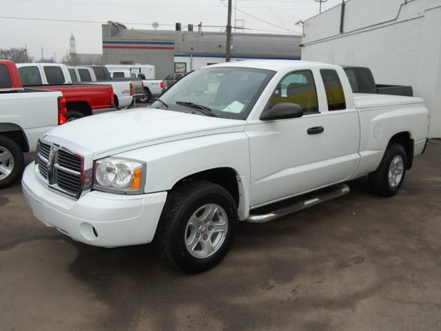 Dodge Dakota SLT Pickup