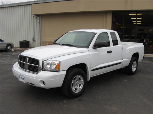 Dodge Dakota SLT Pickup