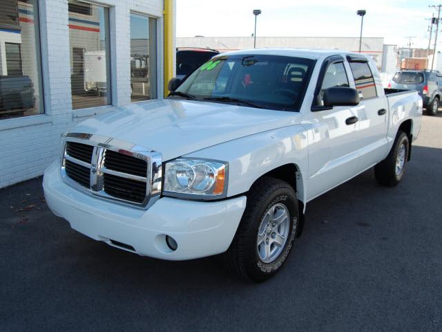 Dodge Dakota SLT Pickup