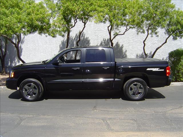 Dodge Dakota SLT Pickup