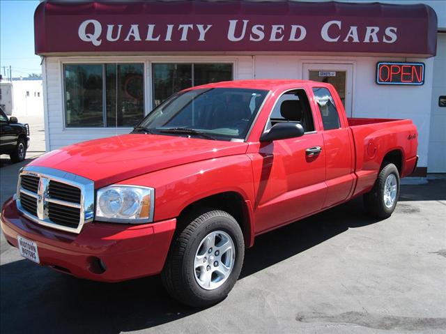 Dodge Dakota SLT Pickup