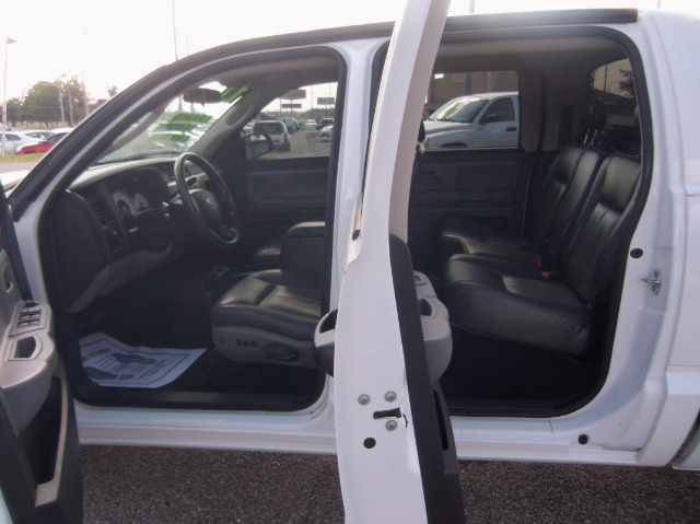 Dodge Dakota 2011 photo 2