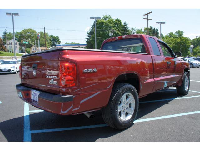 Dodge Dakota 2011 photo 1