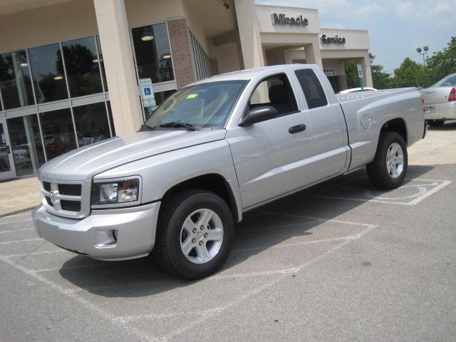 Dodge Dakota 2011 photo 1