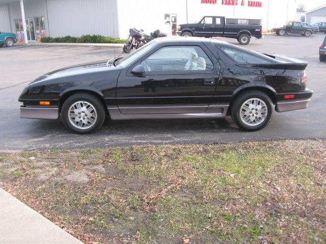 Dodge Daytona 1990 photo 2