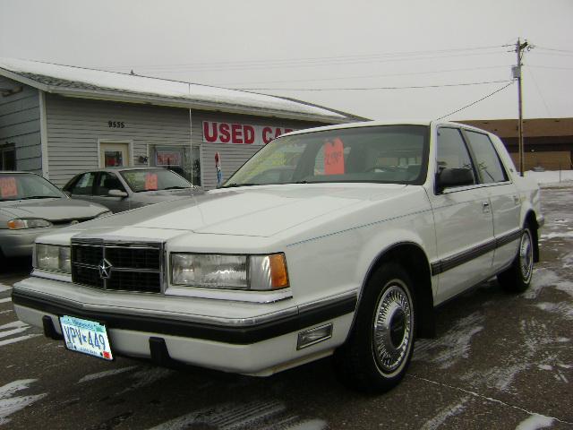 Dodge Dynasty 1989 photo 0