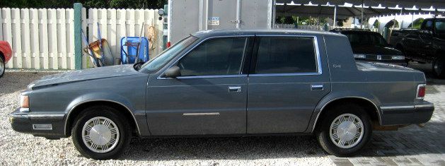 Dodge Dynasty 1989 photo 1
