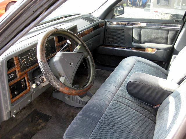 Dodge Dynasty 1989 photo 2