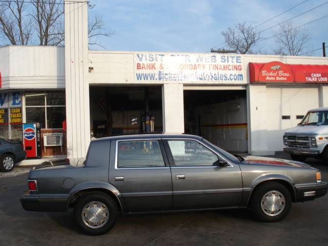 Dodge Dynasty Base Sedan