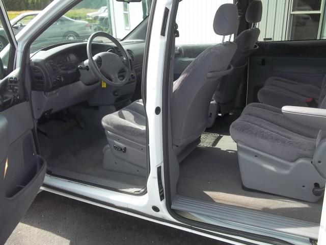 Dodge Grand Caravan 1999 photo 2
