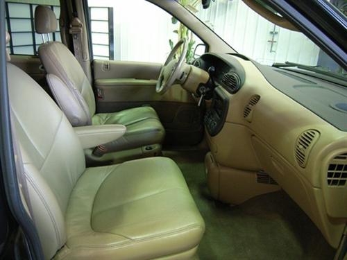 Dodge Grand Caravan 2000 photo 2