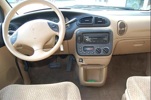 Dodge Grand Caravan 2000 photo 2