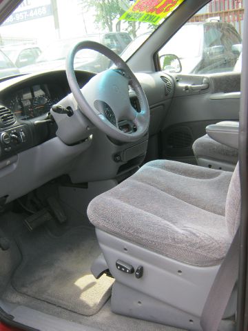 Dodge Grand Caravan 2000 photo 3