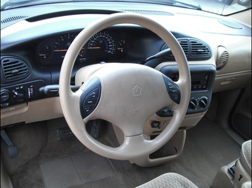 Dodge Grand Caravan 2000 photo 2