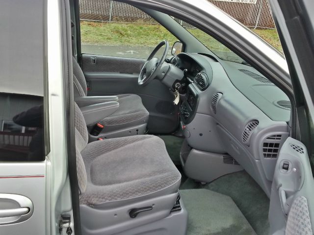 Dodge Grand Caravan 2000 photo 2