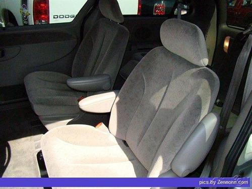 Dodge Grand Caravan 2001 photo 2