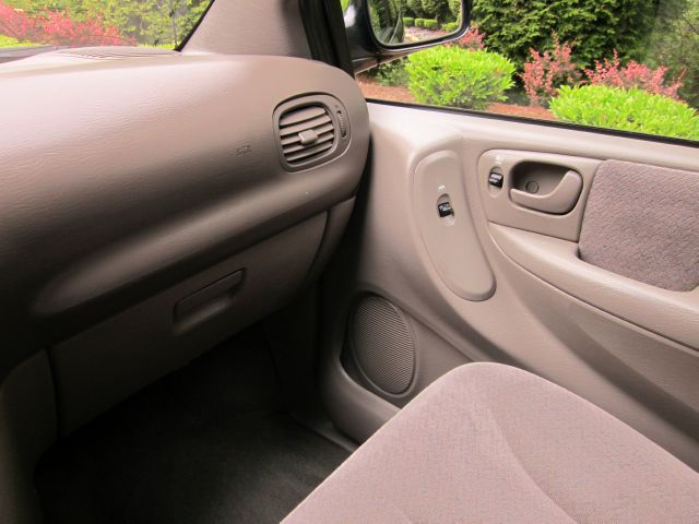 Dodge Grand Caravan 2001 photo 17