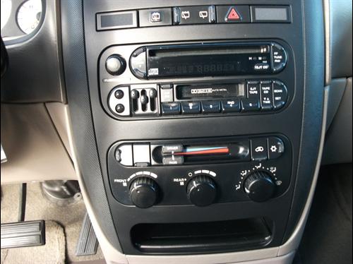 Dodge Grand Caravan 2001 photo 3
