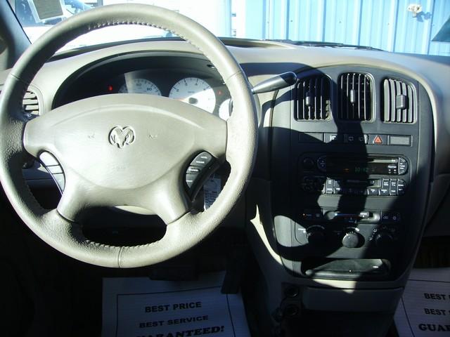 Dodge Grand Caravan 2002 photo 2