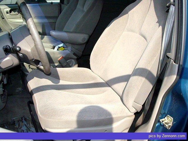 Dodge Grand Caravan 2002 photo 2
