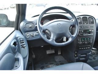Dodge Grand Caravan 2002 photo 2