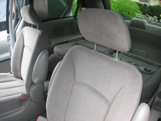 Dodge Grand Caravan 2002 photo 3