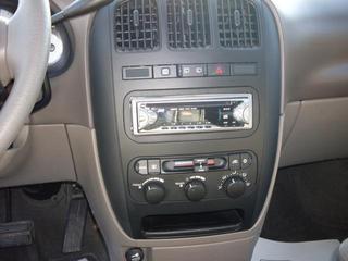 Dodge Grand Caravan 2002 photo 2