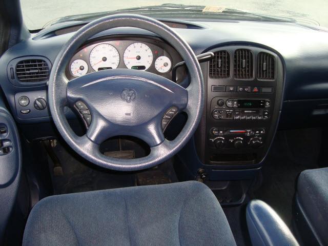 Dodge Grand Caravan 2002 photo 3