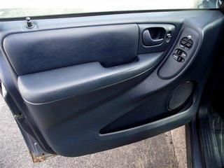 Dodge Grand Caravan 2002 photo 3