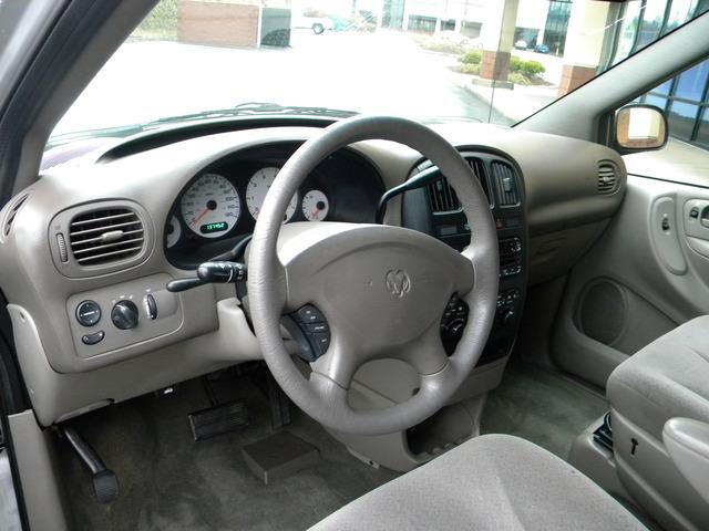 Dodge Grand Caravan 2002 photo 2