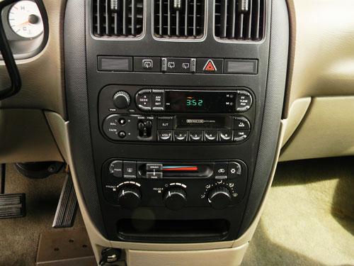 Dodge Grand Caravan 2002 photo 3