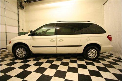 Dodge Grand Caravan 2002 photo 2