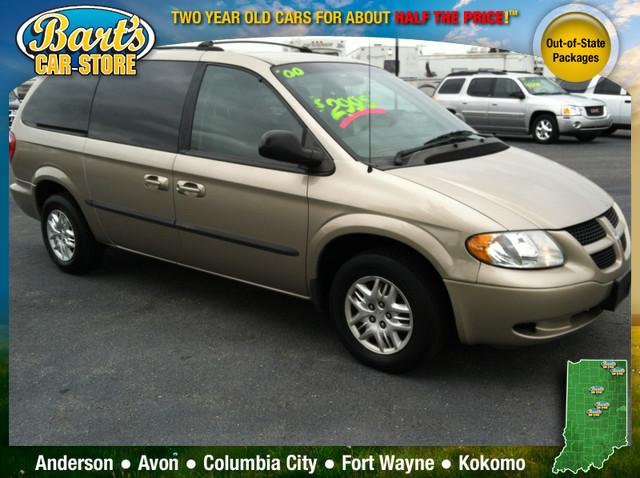 Dodge Grand Caravan 2002 photo 1