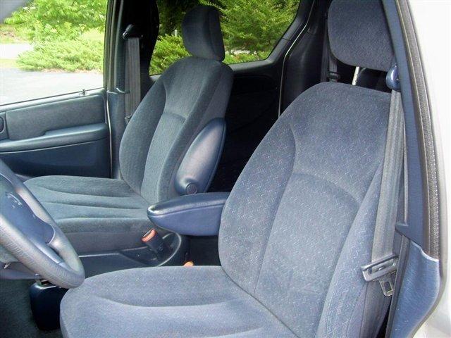 Dodge Grand Caravan 2002 photo 1