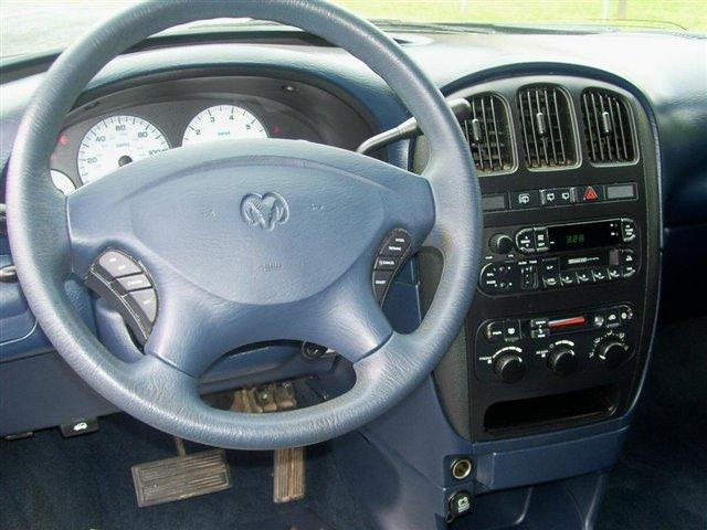 Dodge Grand Caravan 2002 photo 2