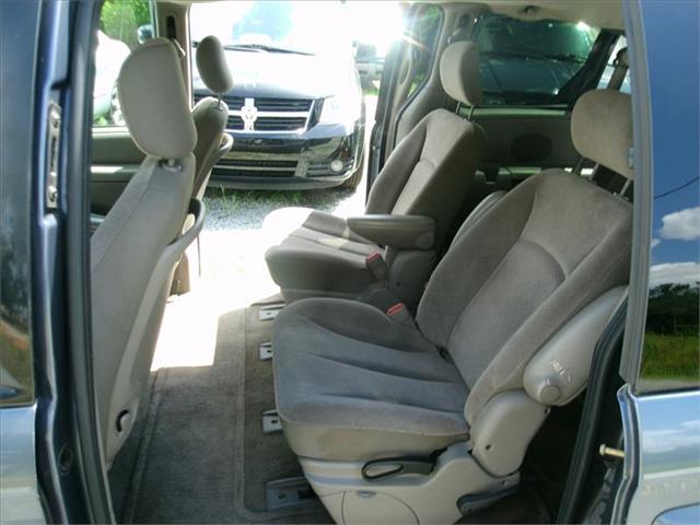 Dodge Grand Caravan 2002 photo 2