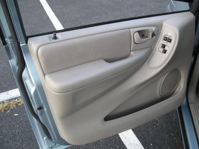 Dodge Grand Caravan 2002 photo 4