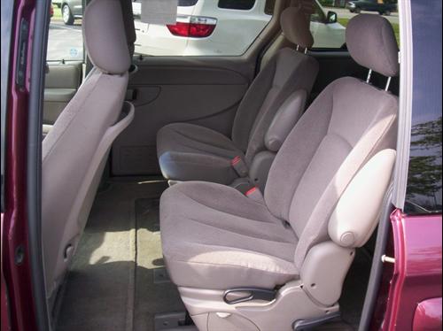Dodge Grand Caravan 2002 photo 2
