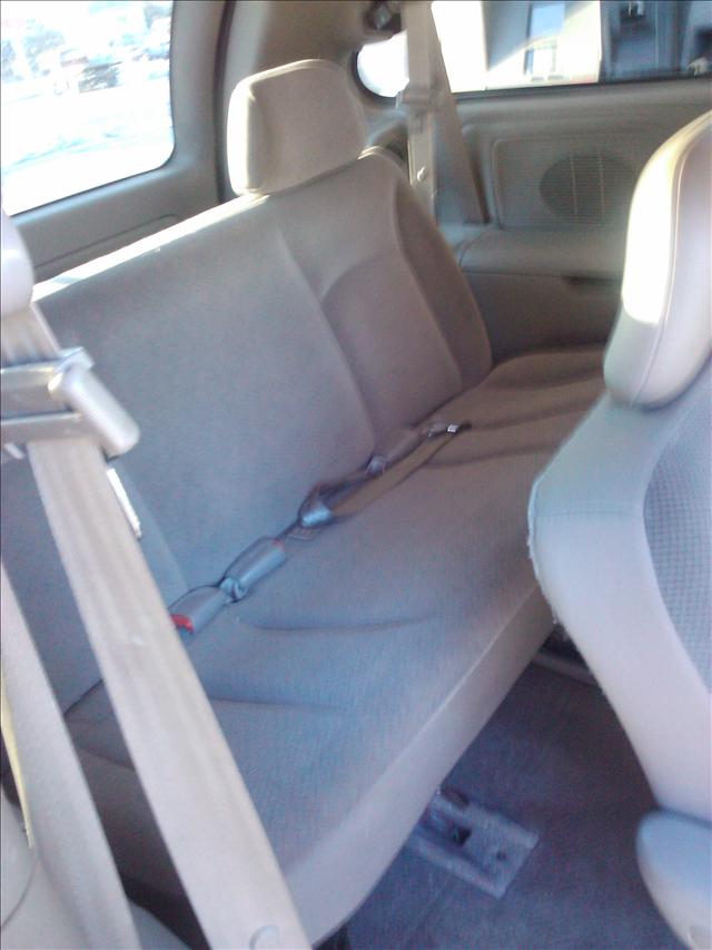 Dodge Grand Caravan 2002 photo 2