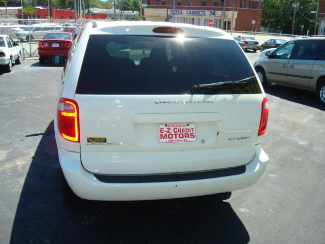 Dodge Grand Caravan 2002 photo 2