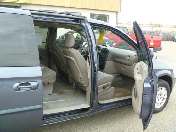 Dodge Grand Caravan 2002 photo 2