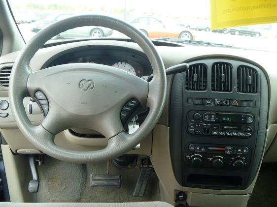 Dodge Grand Caravan 2002 photo 3