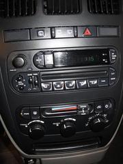 Dodge Grand Caravan 2002 photo 3