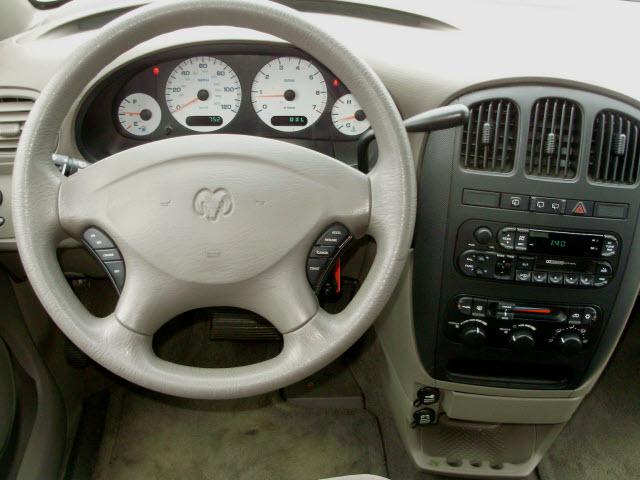 Dodge Grand Caravan 2002 photo 2