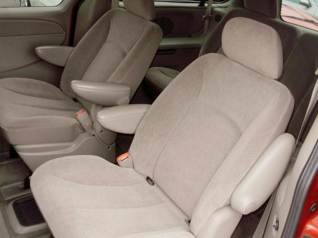Dodge Grand Caravan 2002 photo 4