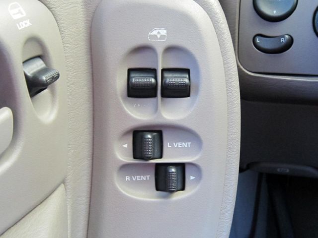 Dodge Grand Caravan 2002 photo 13